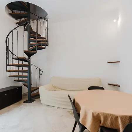 Centro Storico Apartment *